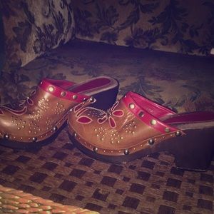 Isabella Fiore leather clogs